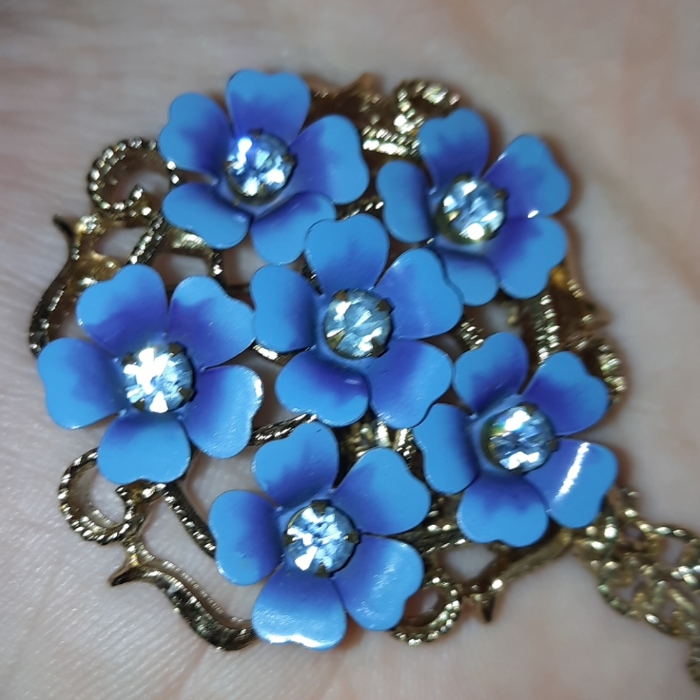 Blue Flowered Necklace - Picture 3 of 3